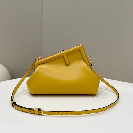 エムシーエム ショルダーバッグ