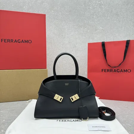 フェラガモ ハンドバッグ