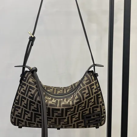 エムシーエム ショルダーバッグ