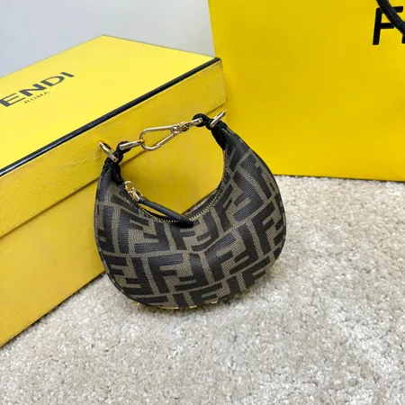 フェンディ ハンドバッグ