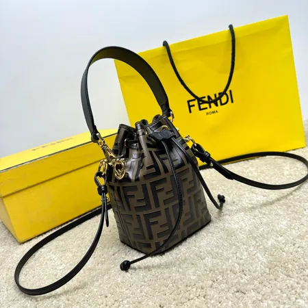 フェンディ ハンドバッグ