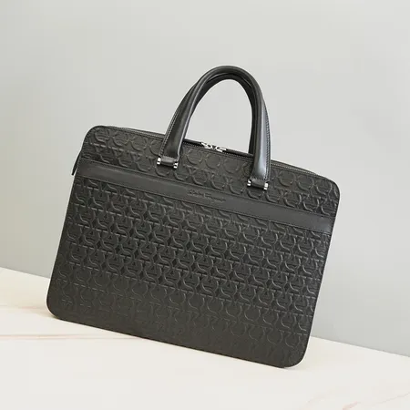 フェラガモ ハンドバッグ