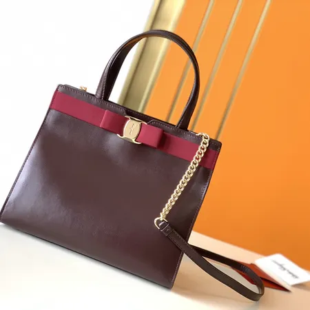 フェラガモ ハンドバッグ