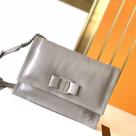 ヴァレンティノ ショルダーバッグ