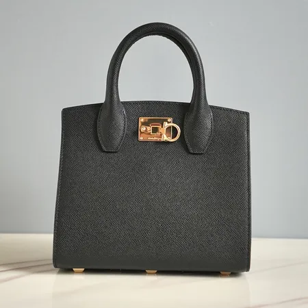 フェラガモ ハンドバッグ