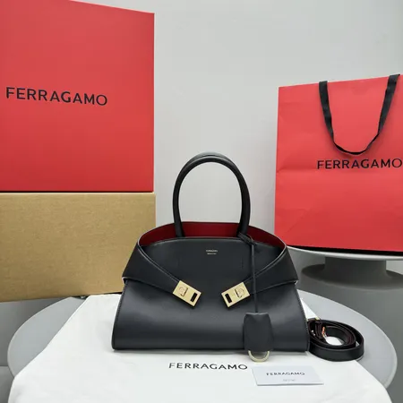 フェラガモ ハンドバッグ