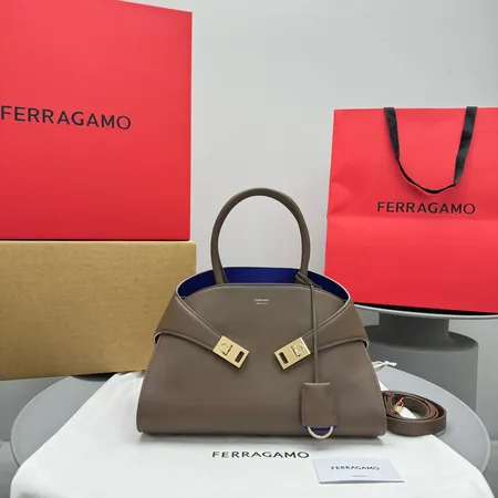 フェラガモ ハンドバッグ