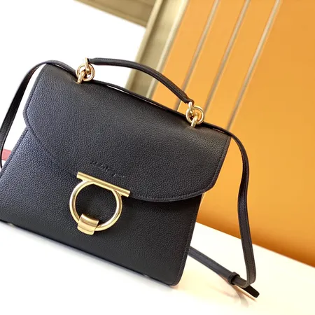 フェラガモ ハンドバッグ