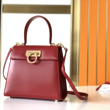 フェラガモ ハンドバッグ
