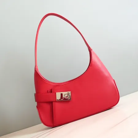 フェラガモ ハンドバッグ