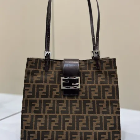 エムシーエム ショルダーバッグ