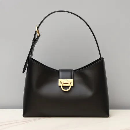 フェラガモ ハンドバッグ