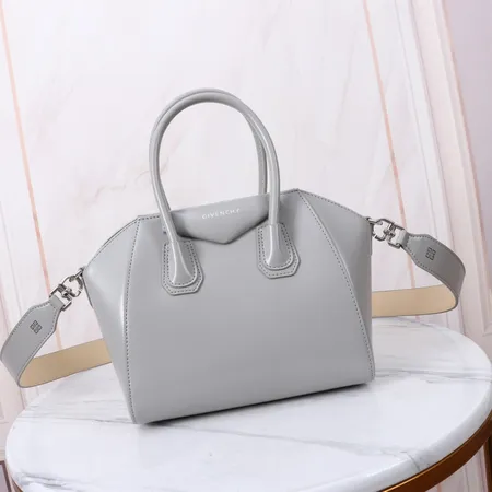 ジバンシィ ハンドバッグ