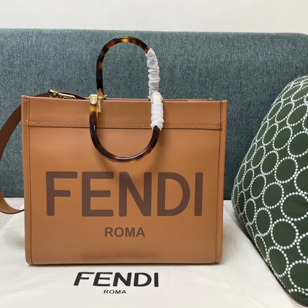 フェンディ ハンドバッグ