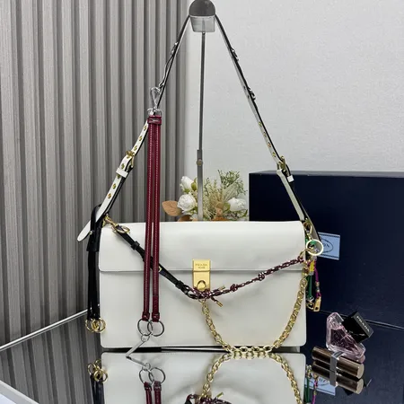 プラダ ショルダーバッグ