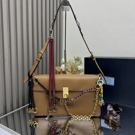 プラダ ショルダーバッグ