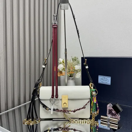 プラダ ショルダーバッグ