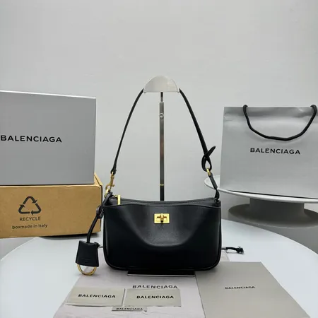 バレンシアガ ショルダーバッグ