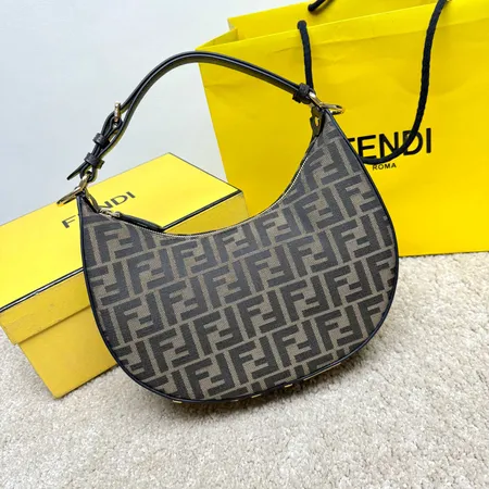 フェンディ ショルダーバッグ