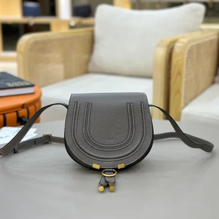 クロエ ショルダーバッグ