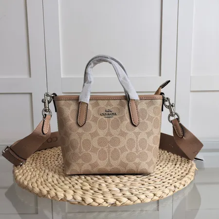 コーチ ハンドバッグ