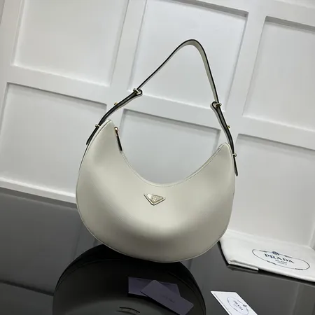 プラダ ハンドバッグ