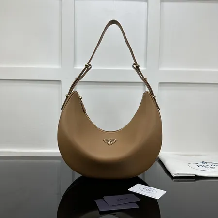 プラダ ハンドバッグ