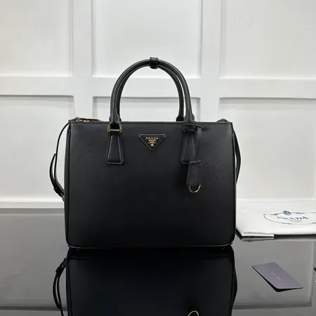プラダ ハンドバッグ
