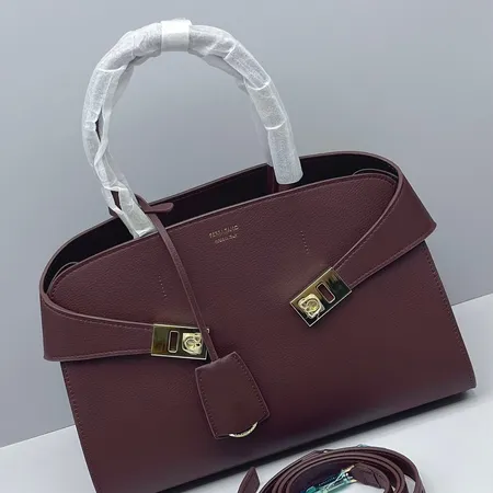 フェラガモ ハンドバッグ