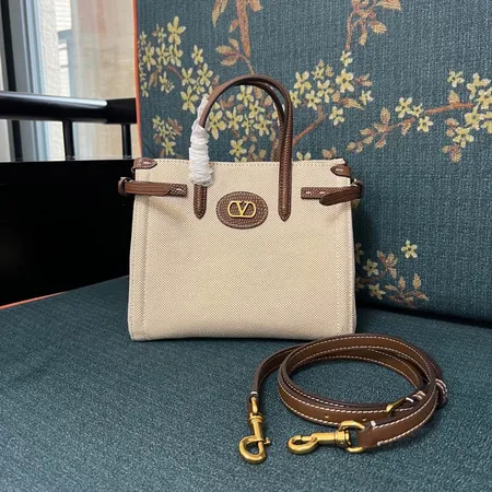 ヴァレンティノ ハンドバッグ