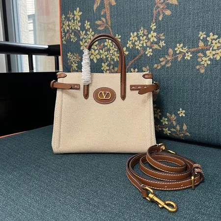 ヴァレンティノ ハンドバッグ