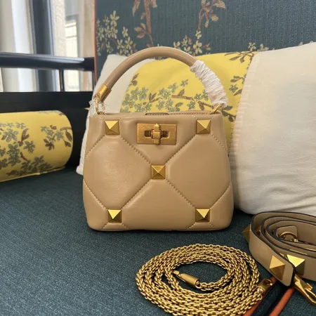 フェラガモ ハンドバッグ