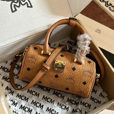 エムシーエム ショルダーバッグ