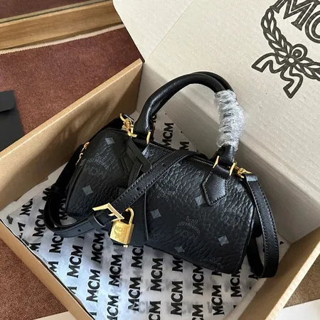 エムシーエム ショルダーバッグ