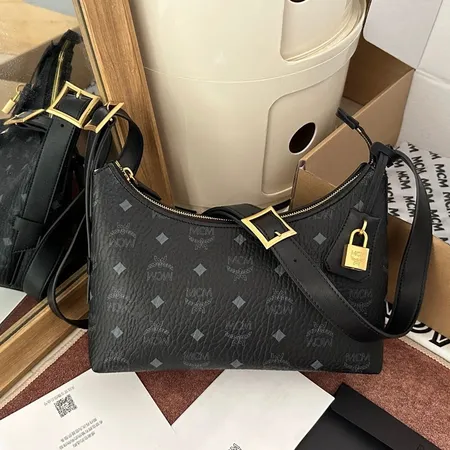 エムシーエム ショルダーバッグ