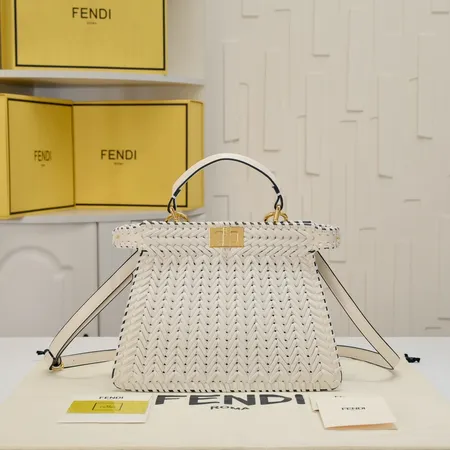 フェンディ ハンドバッグ