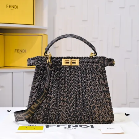 フェンディ ハンドバッグ