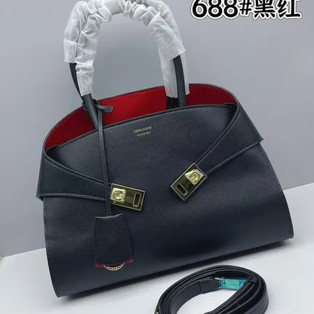 フェラガモ ハンドバッグ