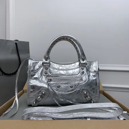 バレンシアガ ショルダーバッグ