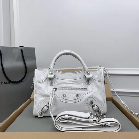 バレンシアガ ショルダーバッグ