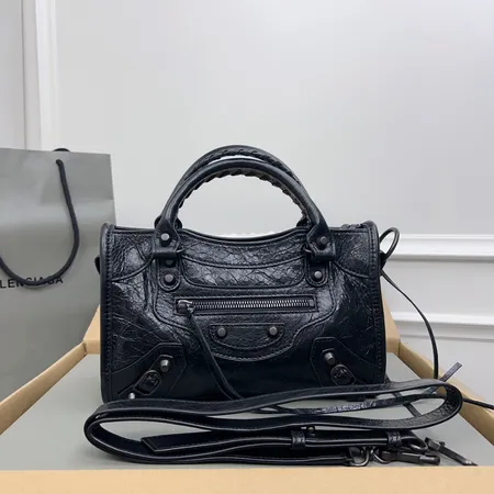 バレンシアガ ショルダーバッグ