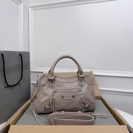 バレンシアガ ショルダーバッグ