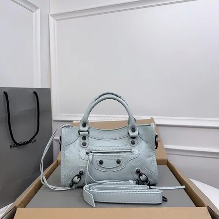 バレンシアガ ショルダーバッグ