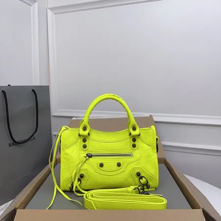 バレンシアガ ショルダーバッグ