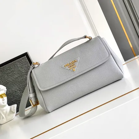 プラダ ショルダーバッグ