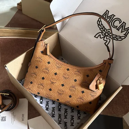 エムシーエム ショルダーバッグ