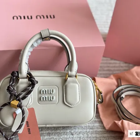 ミュウミュウ ハンドバッグ