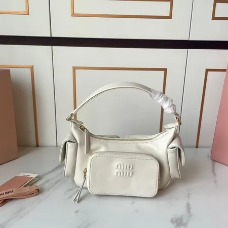 ミュウミュウ ハンドバッグ