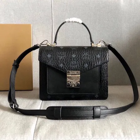 エムシーエム ショルダーバッグ