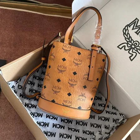 エムシーエム ショルダーバッグ